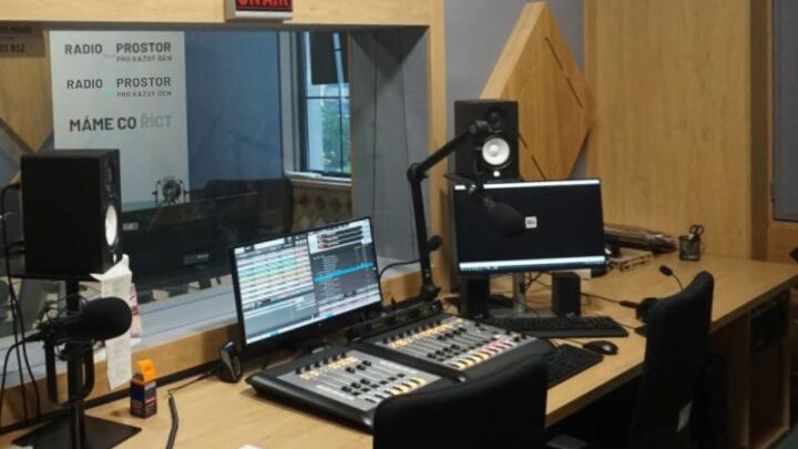 Rádio Prostor rozšiřuje zpravodajství, páteř vysílání tvoří podcasty